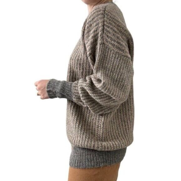 Vintage Jaeger 100% Alpaca Grey Tan Striped Soft Oversized Preppy Sweater Sz L - Picture 5 of 8